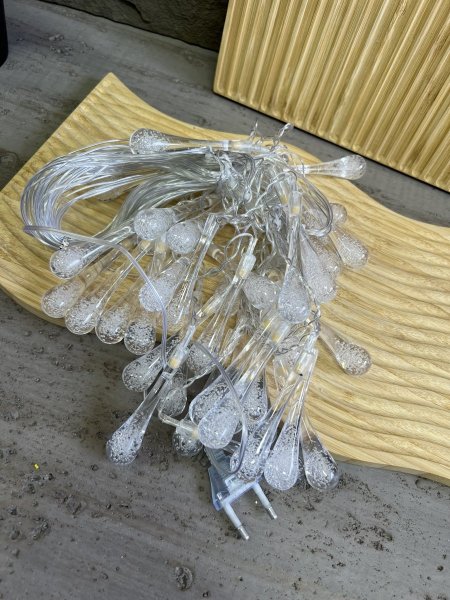 حبل اضاءة طويل على الكهربا